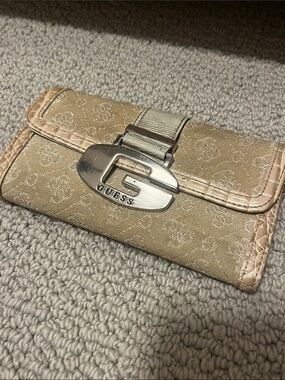 GUESS Beige Signature Wallet with Silver G Clasp